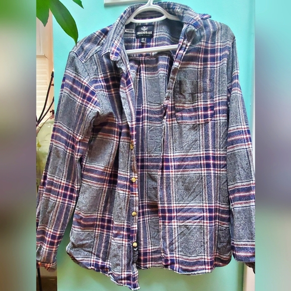 Threadbare - Cozy Grey Plaid Button-up - Picture 1 of 4